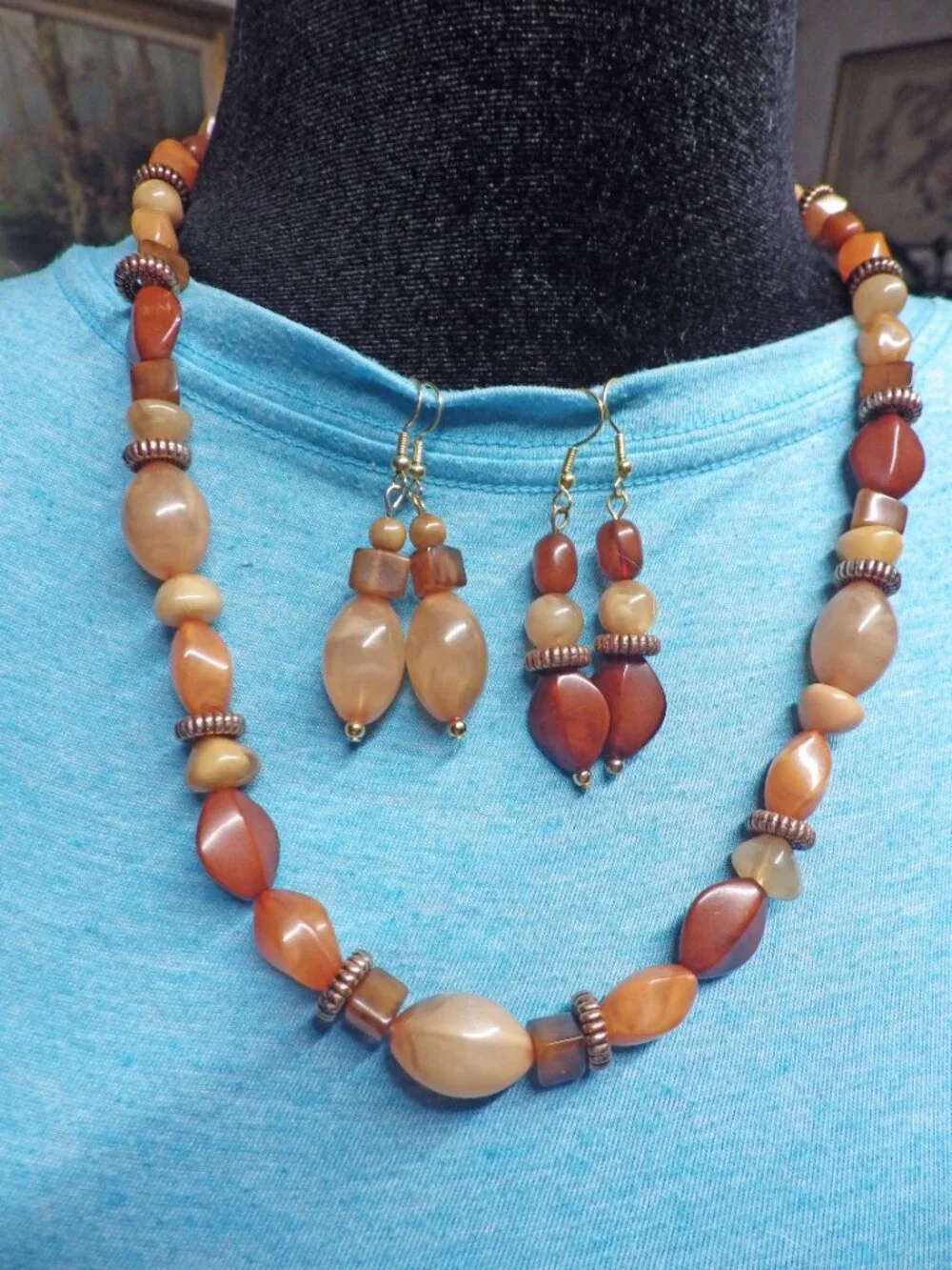 Fall Lot 2 Necklaces and 2 pairs of earrings 720G2